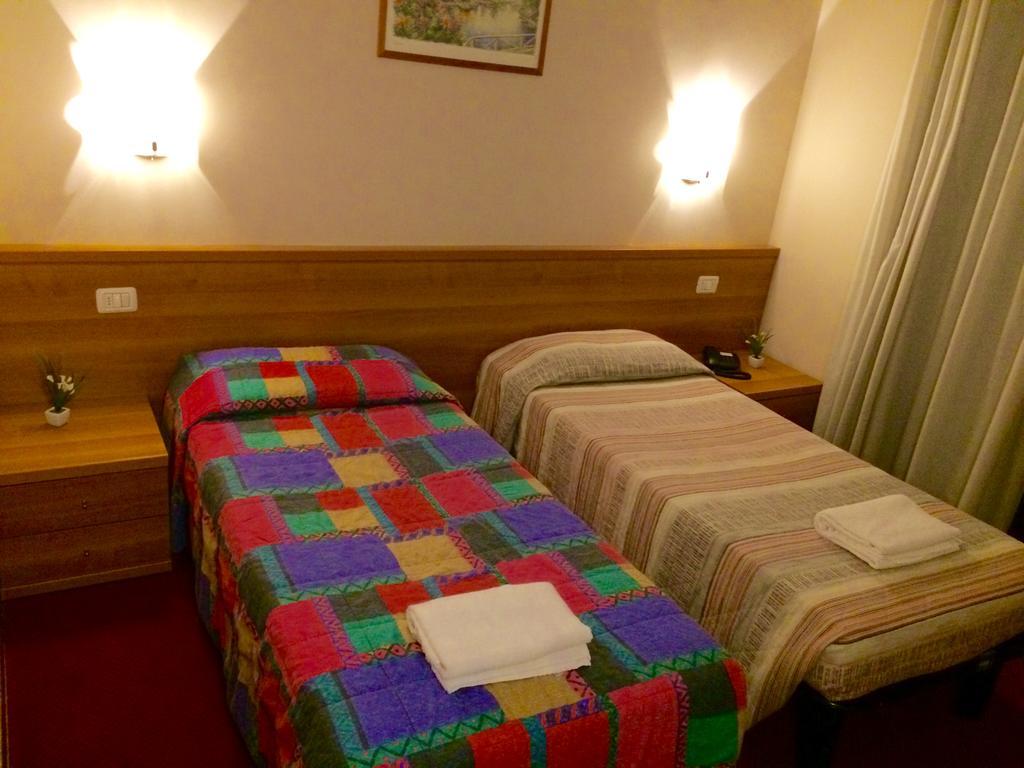 Hotel Royal Milán Pokoj fotografie